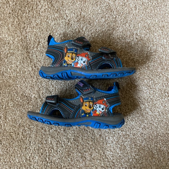 Three size 7 shoes for kids(great price!) - Picture 5 of 7